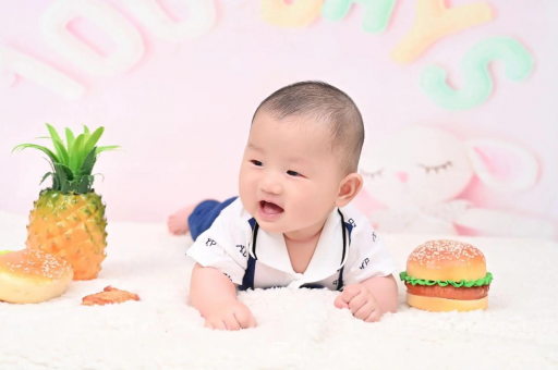舞钢宝宝在妈妈肚子里